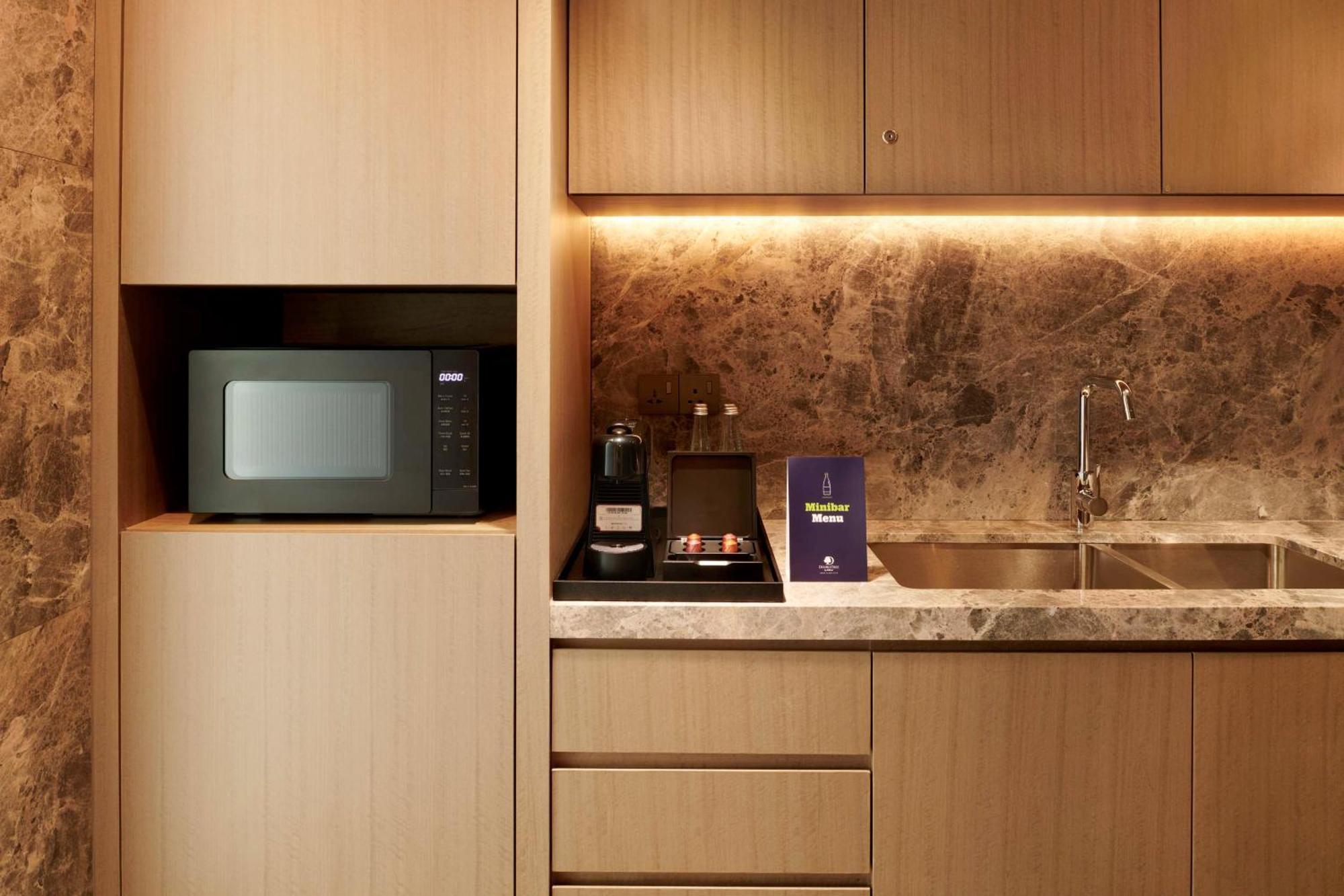 Doubletree By Hilton Shah Alam I-City Eksteriør billede A microwave oven in a kitchen