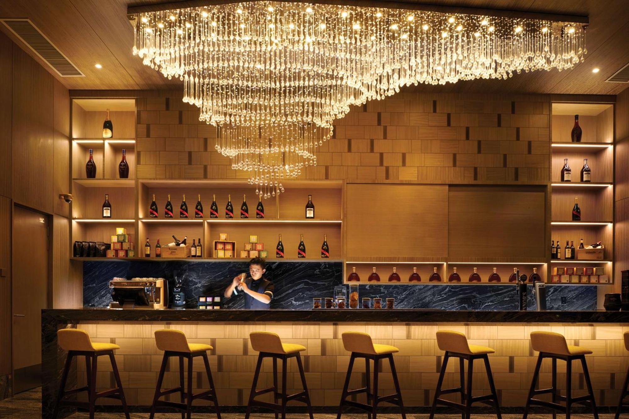 Doubletree By Hilton Shah Alam I-City Eksteriør billede The bar at the lobby