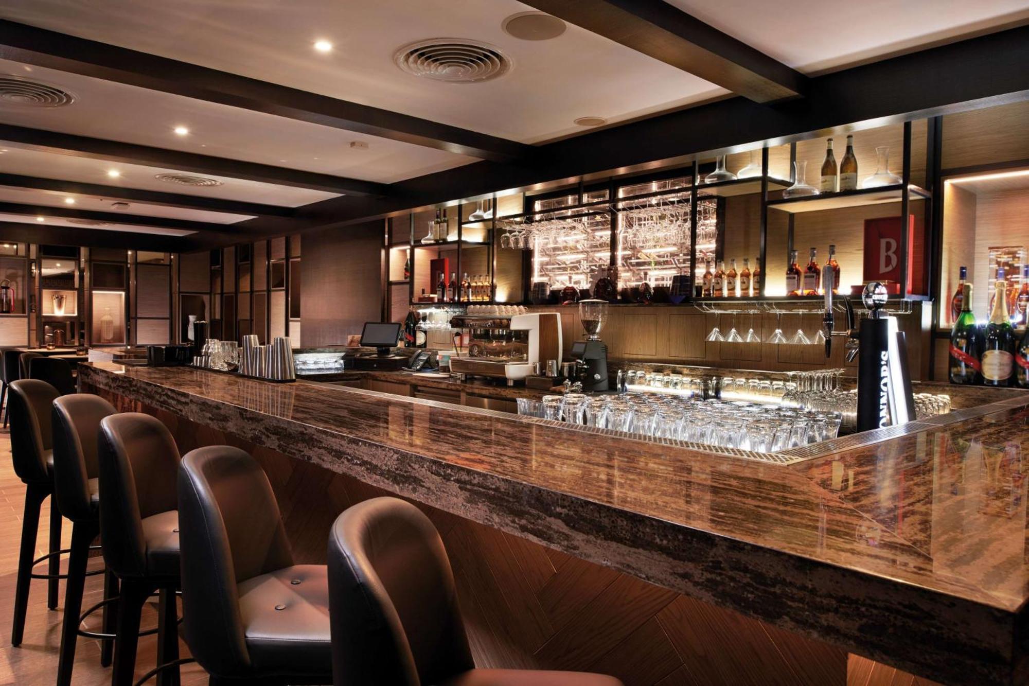 Doubletree By Hilton Shah Alam I-City Eksteriør billede The bar at the B lounge